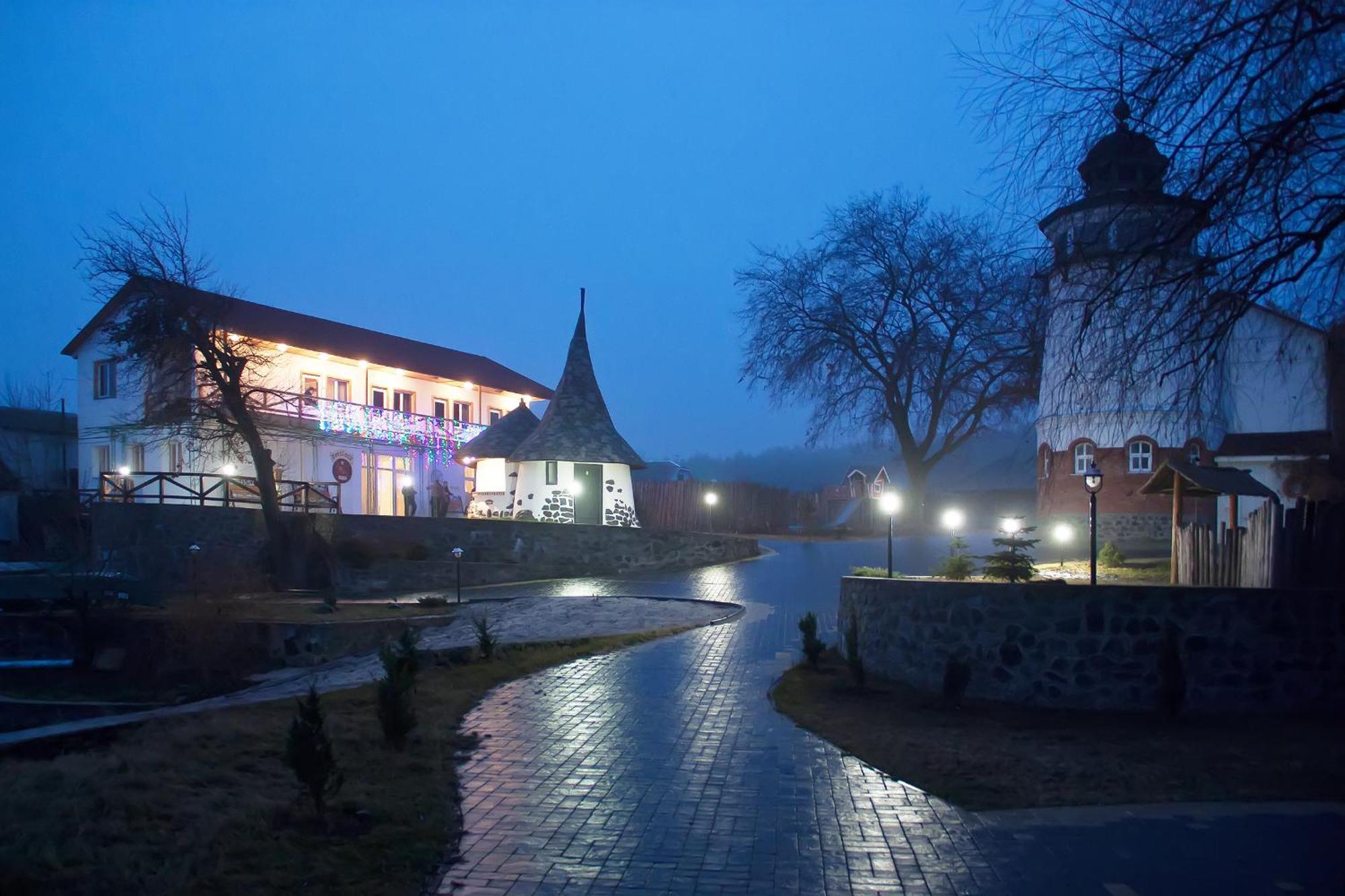Mayak Resort Kam'yani Potoky 外观 照片