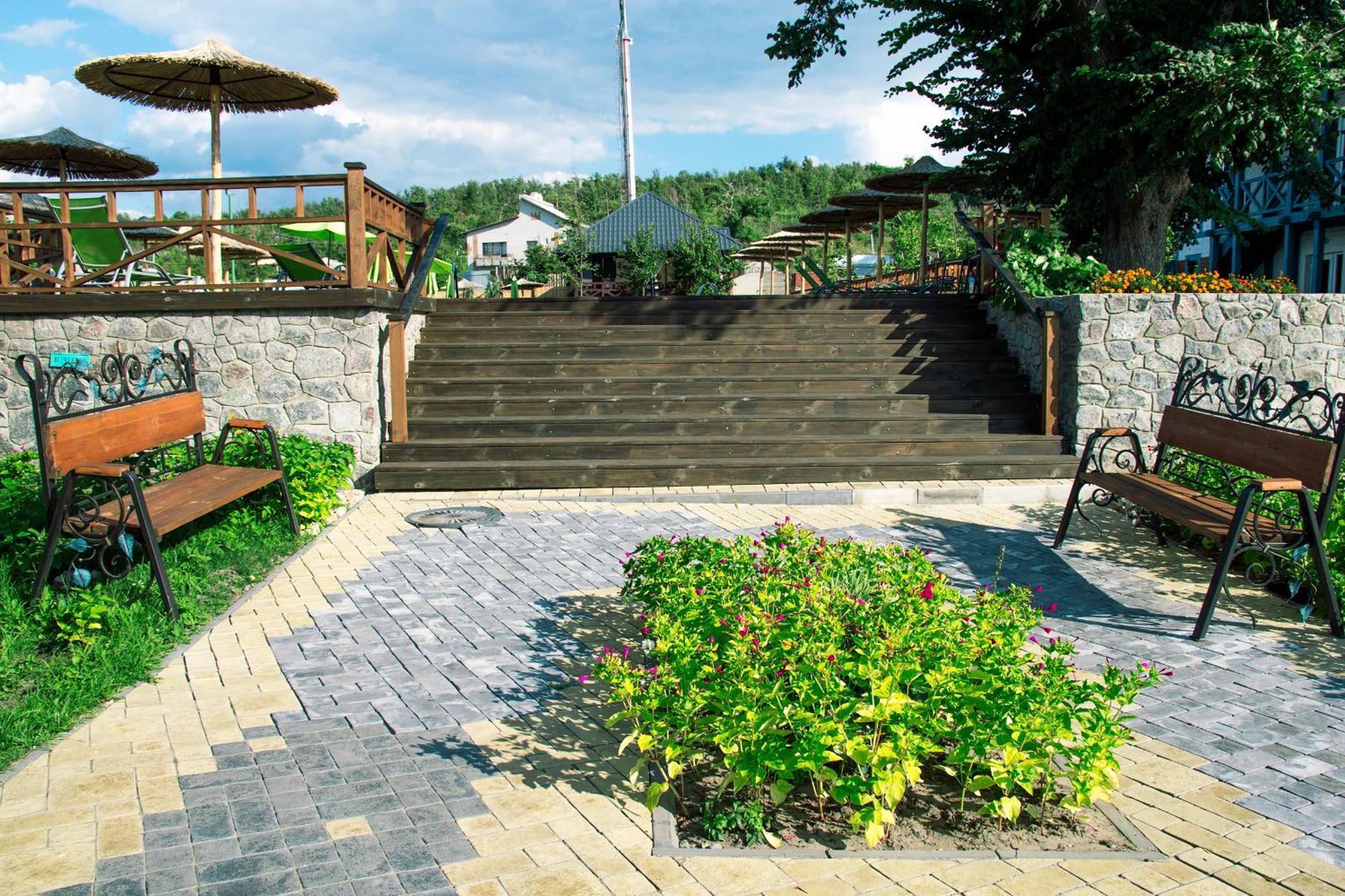 Mayak Resort Kam'yani Potoky 外观 照片