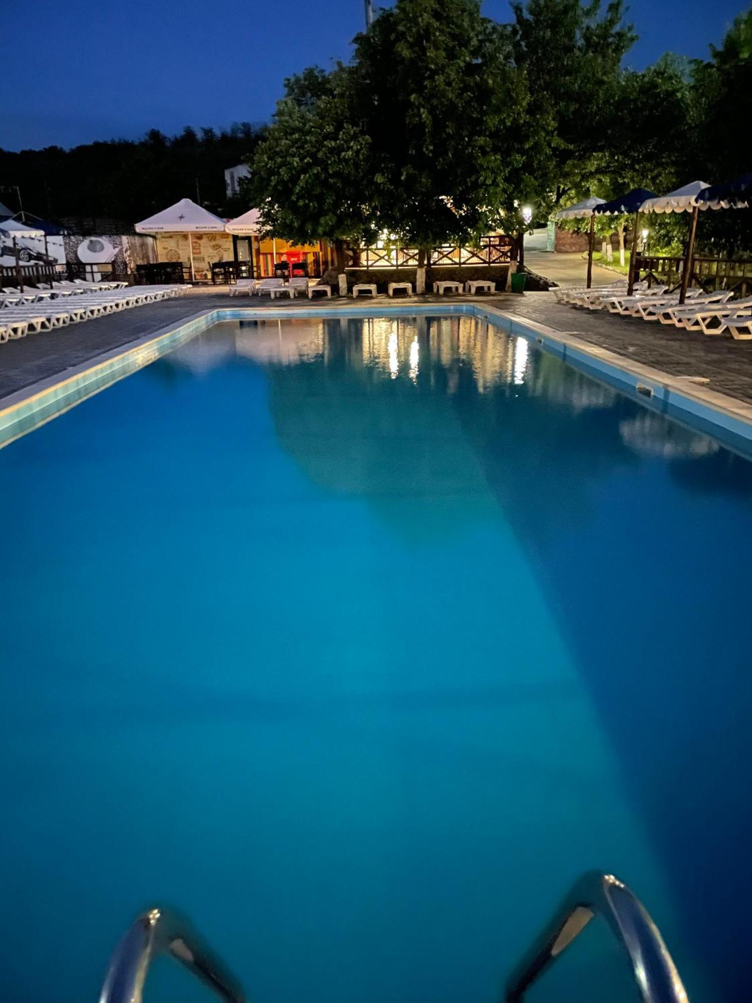 Mayak Resort Kam'yani Potoky 外观 照片