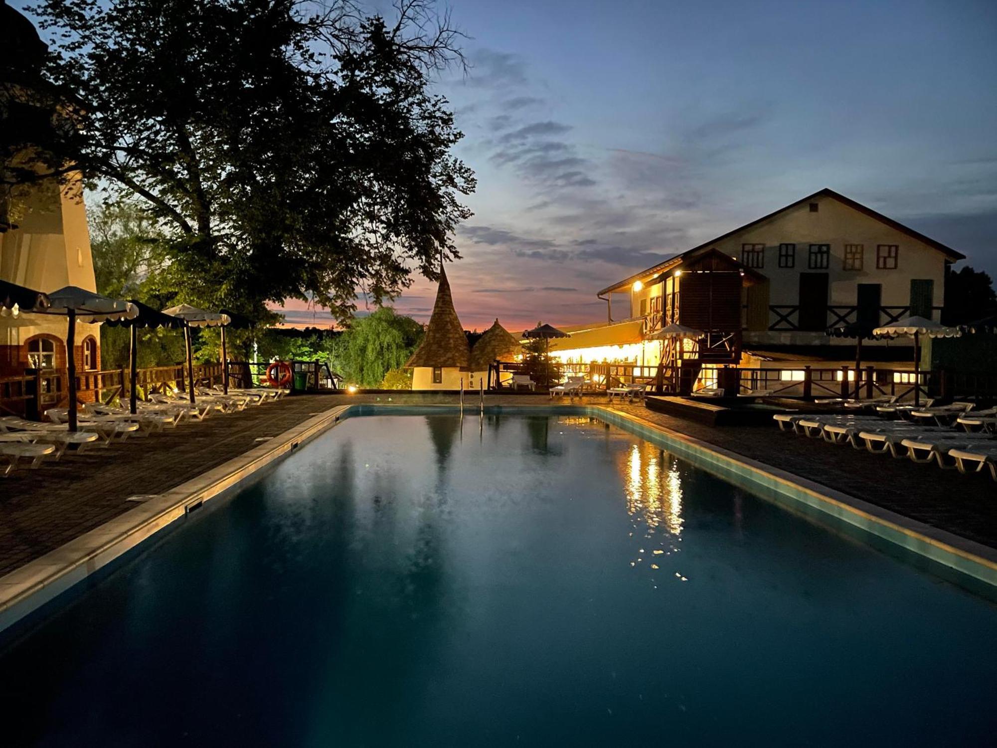 Mayak Resort Kam'yani Potoky 外观 照片